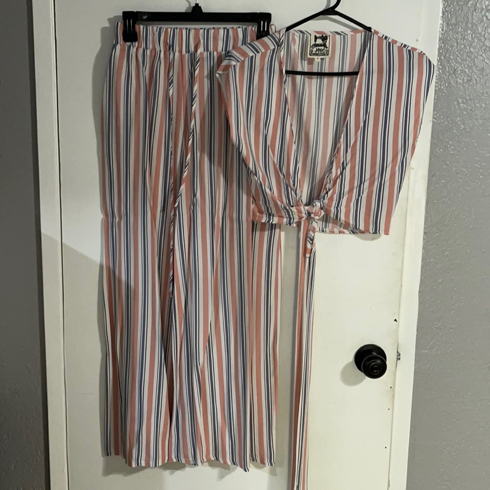 Jaase set of pants and a tiny shirt